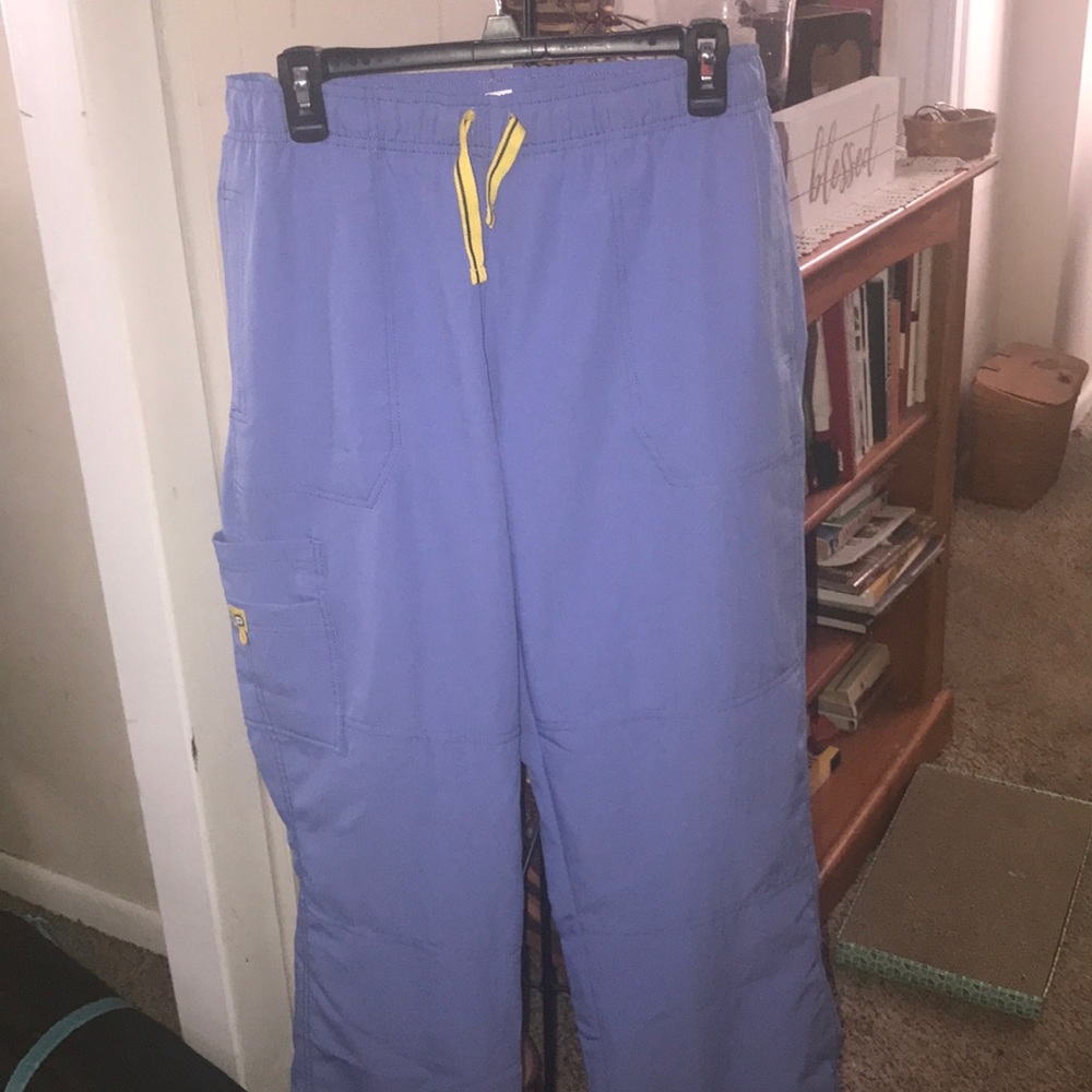 Wonder winks scrub bottoms size xl.